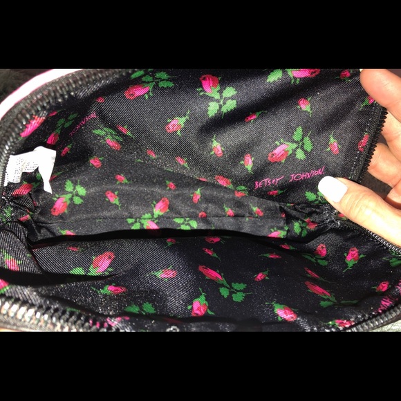 NWT Betsey Johnson Dome Pocket Wristlet - Picture 4 of 4